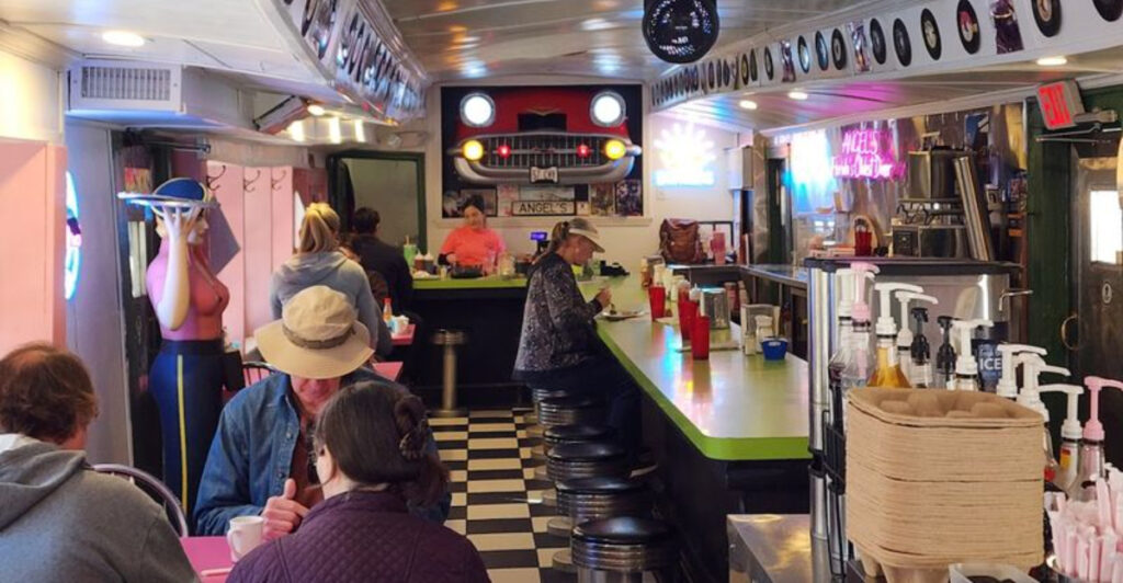 This Tiny Florida Diner Has Been Serving Comfort Food Since the 1930s