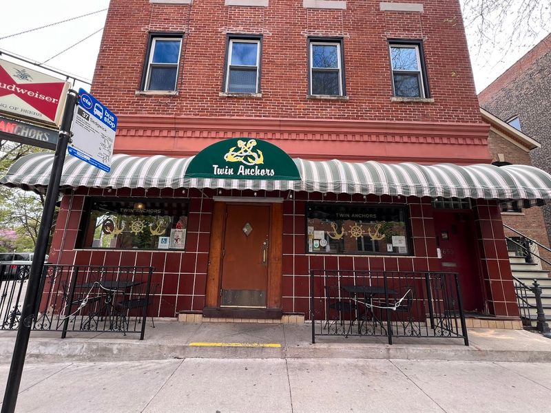 Twin Anchors Restaurant and Tavern in Chicago