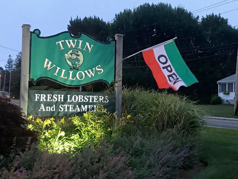 Twin Willows - Narragansett