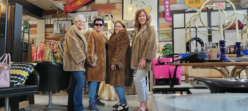 Vintage Clothing That Makes Every Modern Wardrobe More Interesting Vintage Clothing That Makes Every Modern Wardrobe More Interesting