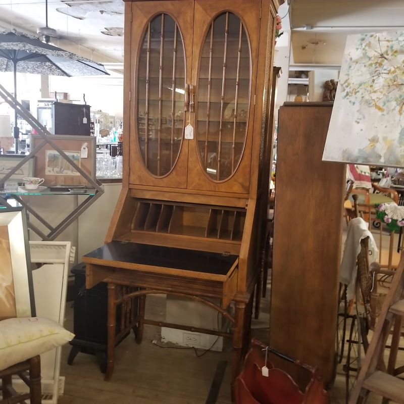Vintage Frames, Canes, and Collectibles Worth Hunting For Vintage Frames, Canes, and Collectibles Worth Hunting For