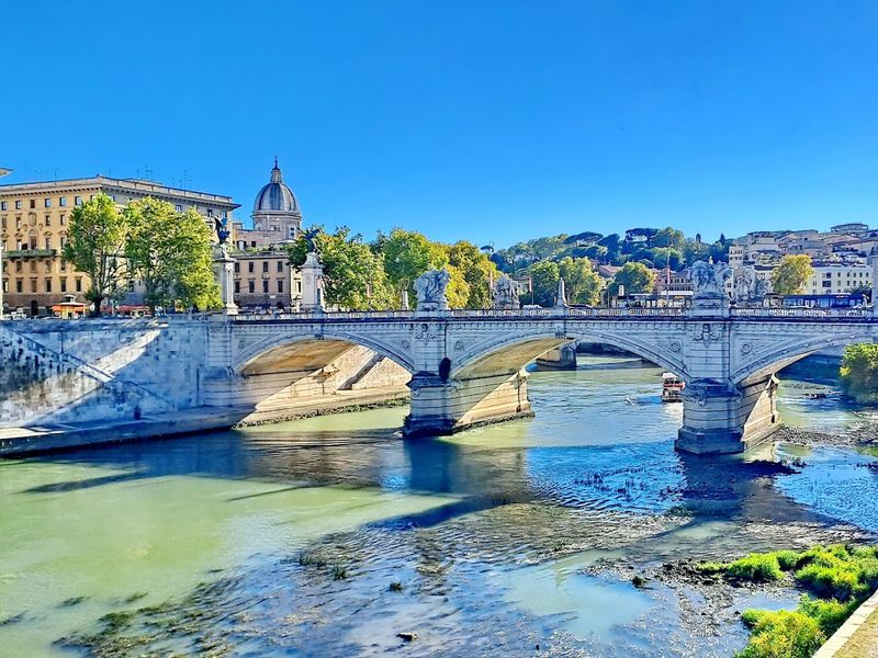 Walk Along the Tiber River Walk Along the Tiber River