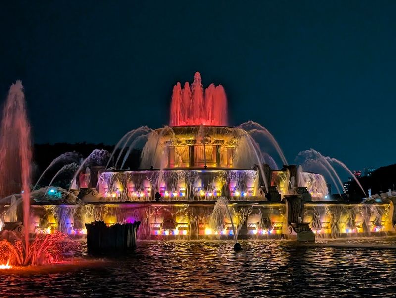 Watch the Buckingham Fountain Show Watch the Buckingham Fountain Show