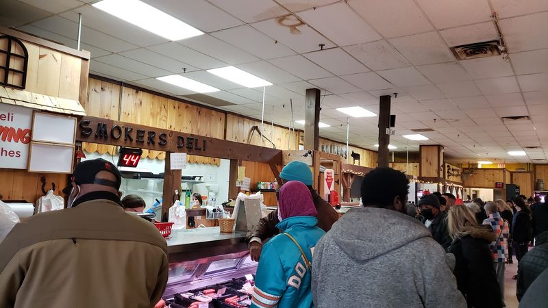 What the Crowds Actually Look Like on Market Days
