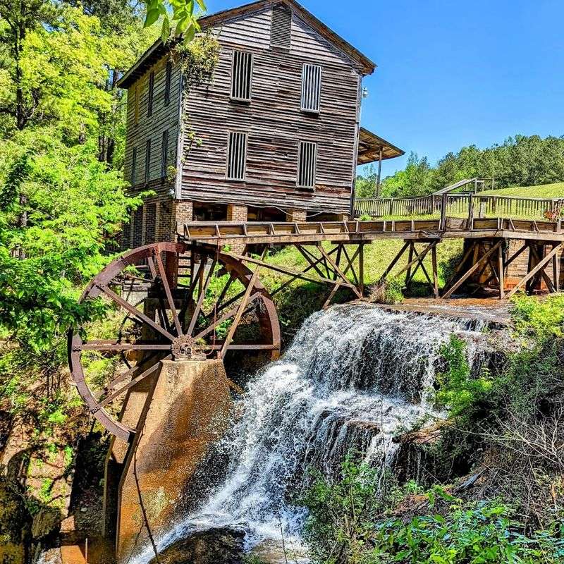 Where to Find This Hidden Waterfall