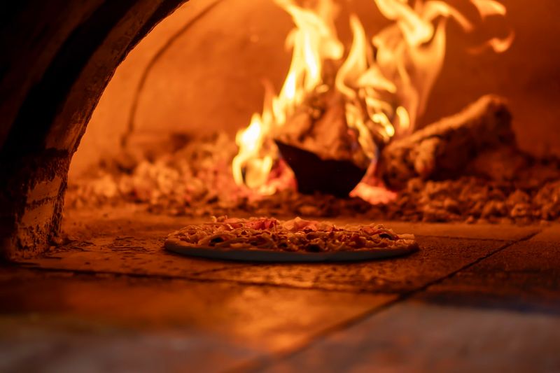 Wood-Fired Pizzas That Earn Their Reputation