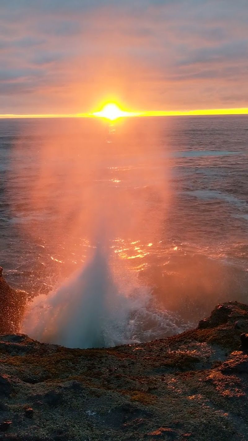 Yachats, Oregon — Rugged Cliffs and Coastal Wilderness Yachats, Oregon — Rugged Cliffs and Coastal Wilderness