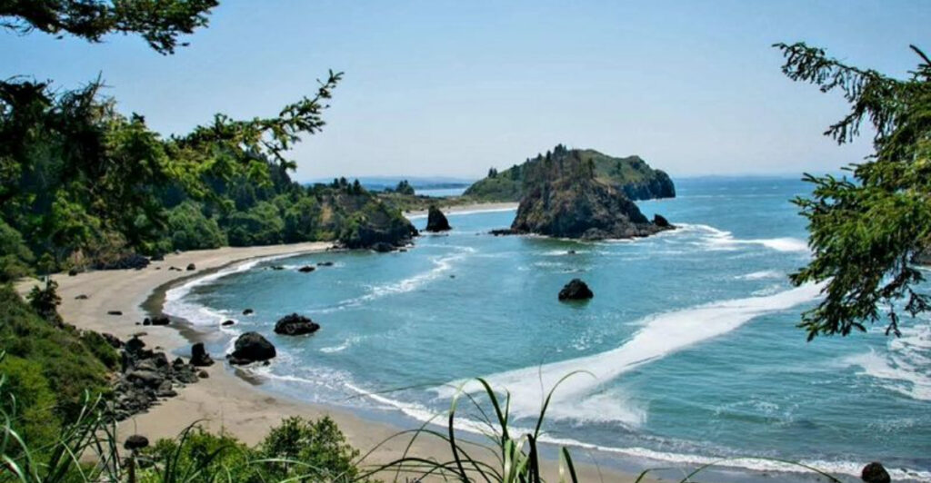 10 Charming West Coast Towns That Feel Like Hidden Paradise