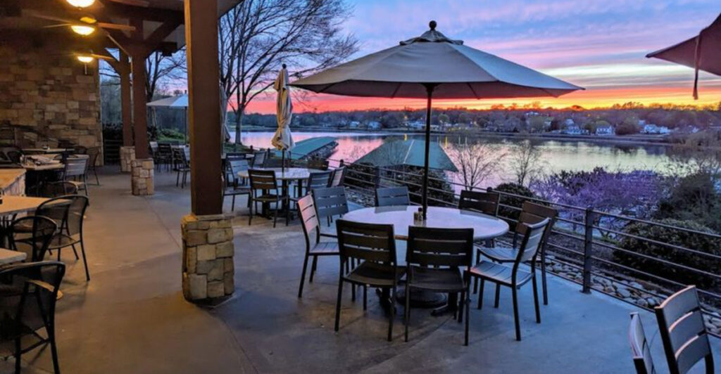 12 Most Relaxing Tennessee Waterfront Restaurants For Food, Views, And Fresh Air