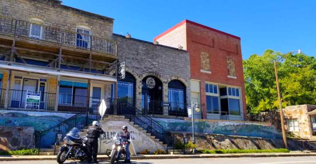 14 Charming Small Towns in Arkansas That Feel Like Hidden Gems
