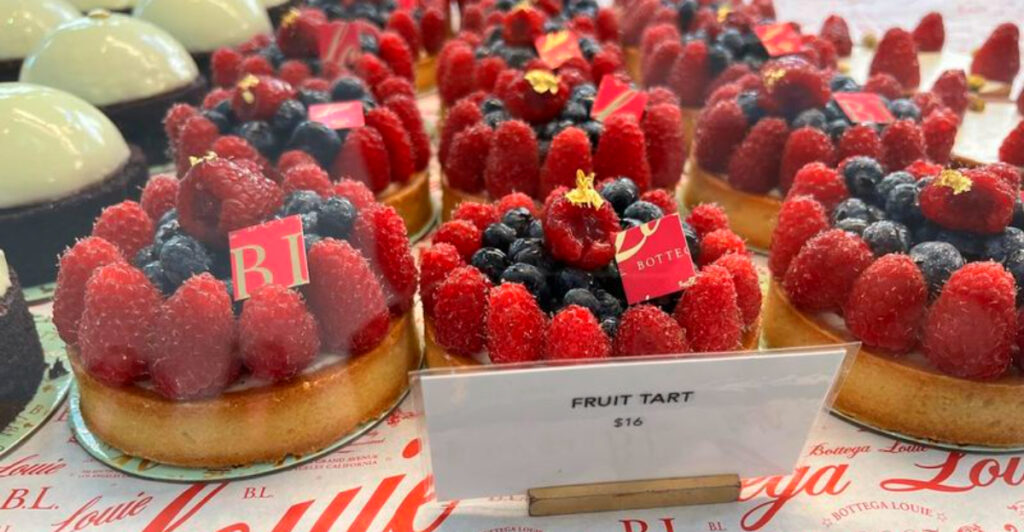 15 Bakeries Serving the Most Beautiful Fruit Tarts