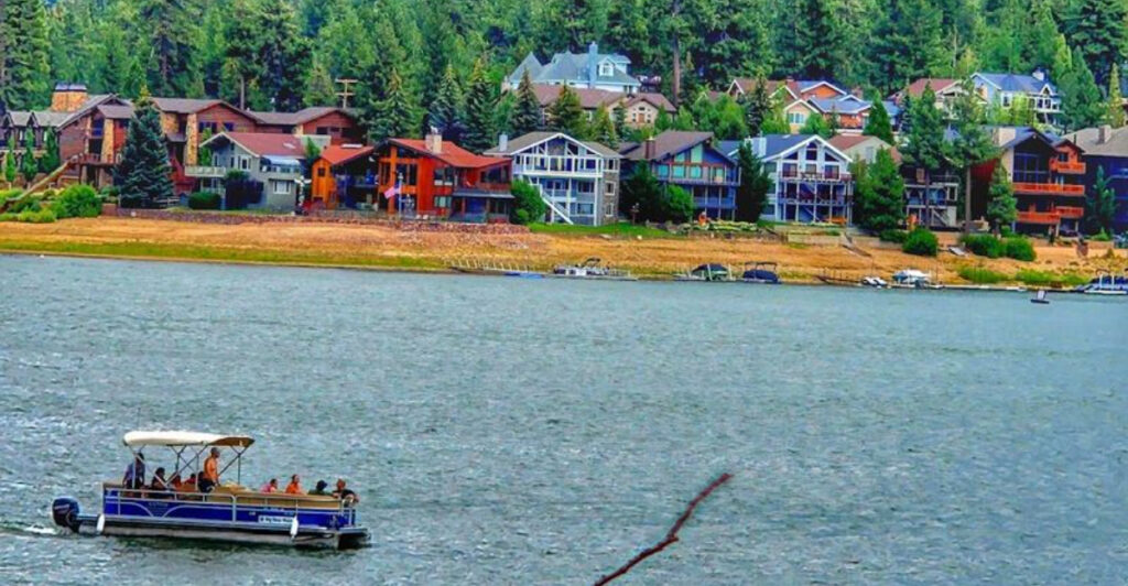15 Beautiful Lakeside Destinations in America That Feel Like a Vacation Cheat Code