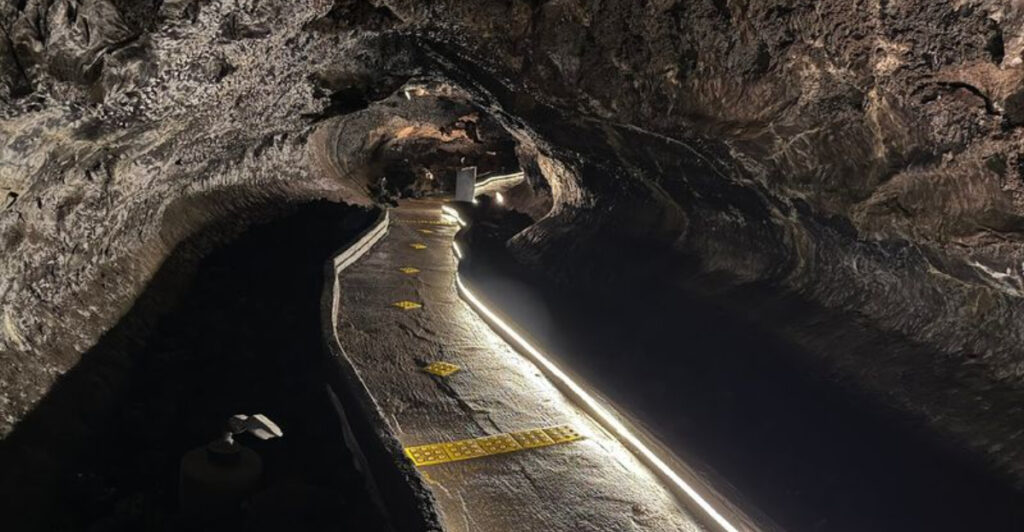 15 Cave Trails Across America With Stunning Underground Scenery