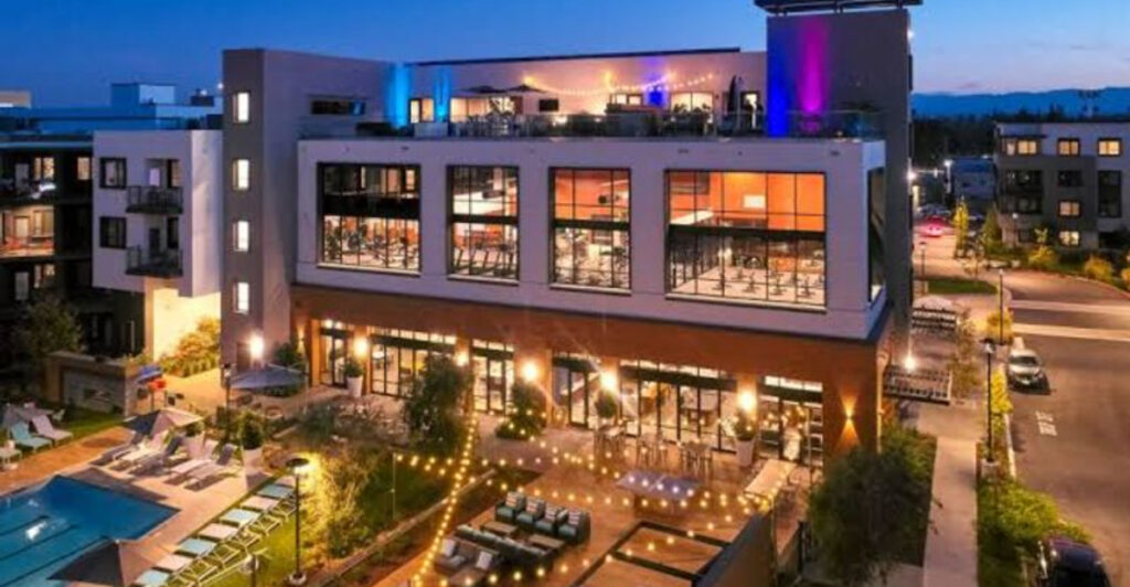 15 Exclusive American Suburbs Known for Their Extraordinary Wealth