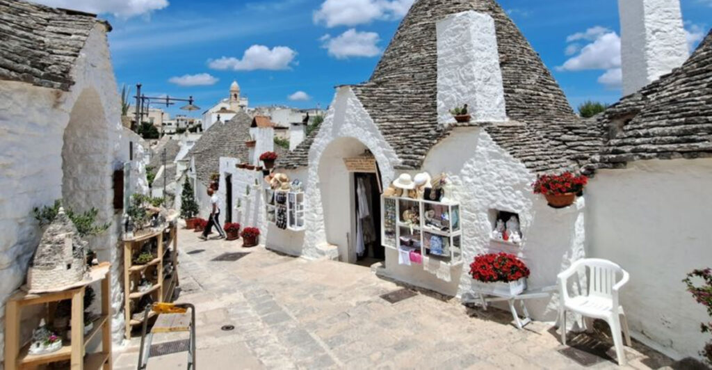 15 Of The World’s Cutest Homes That Look Like They’re From a Fairytale