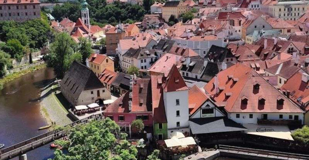 15 World-Famous Towns That Feel Frozen In Time Despite The Modern World