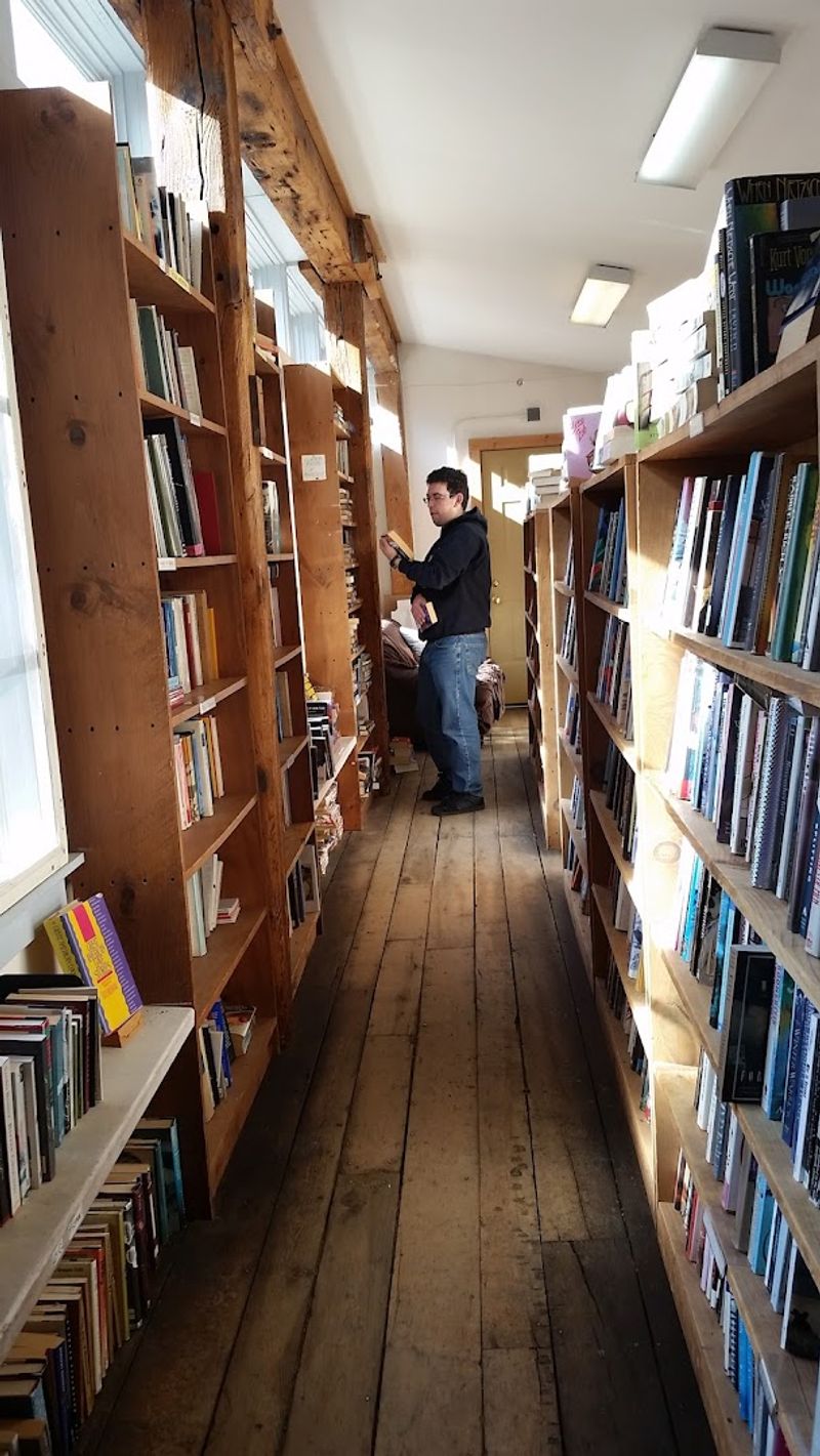 40,000 Books and How They Are Organized 40,000 Books and How They Are Organized