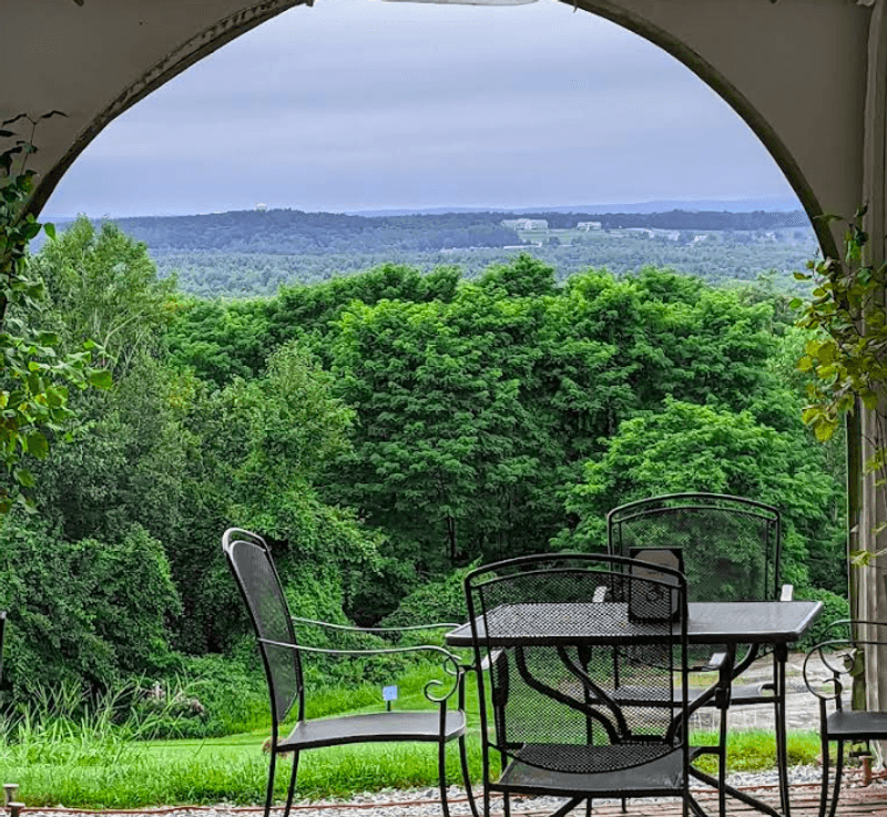 A Cafe With a View That Earns Its Spot A Cafe With a View That Earns Its Spot