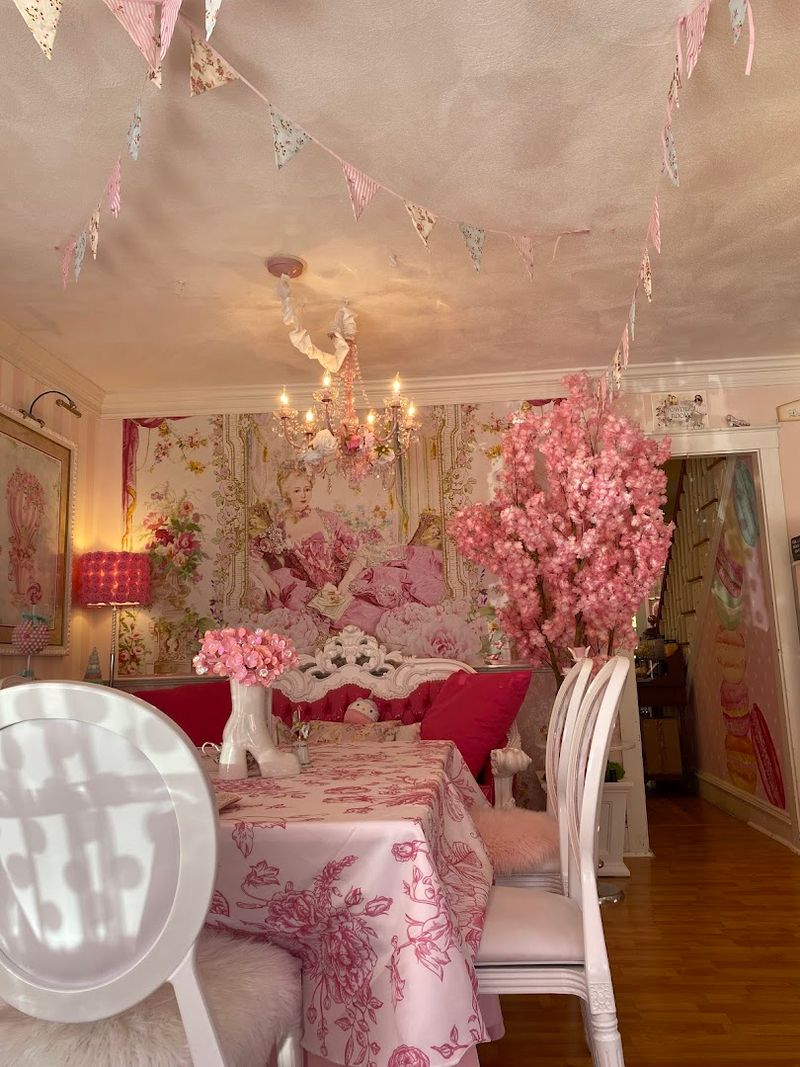 A Decor That Does All The Talking A Decor That Does All The Talking