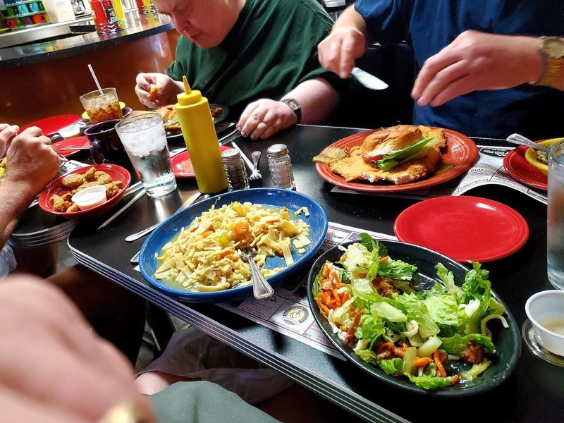 A Menu That Goes Beyond the Sandwich A Menu That Goes Beyond the Sandwich