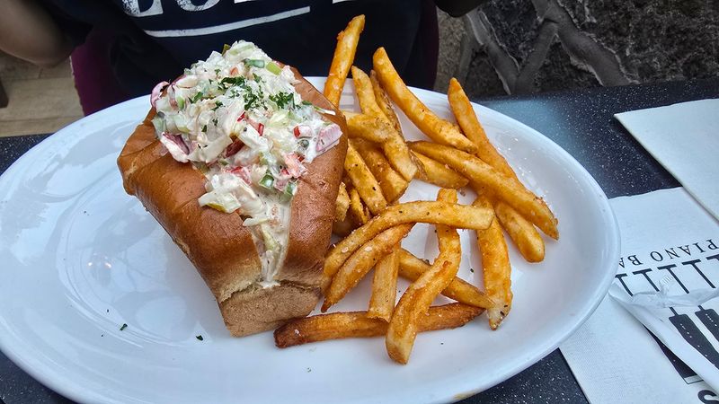A Menu That Takes Seafood and Southern Fare Seriously A Menu That Takes Seafood and Southern Fare Seriously