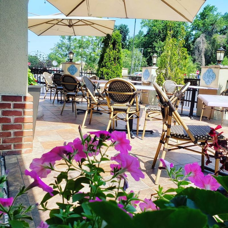 A Patio That Feels Like a Slice of Italy on a Summer Evening