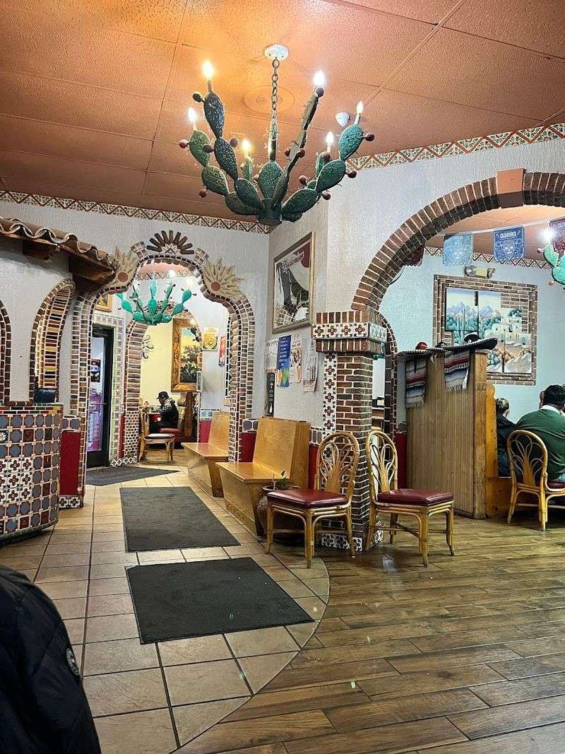A Room That Feels Like a Fiesta Without Being Overwhelming
