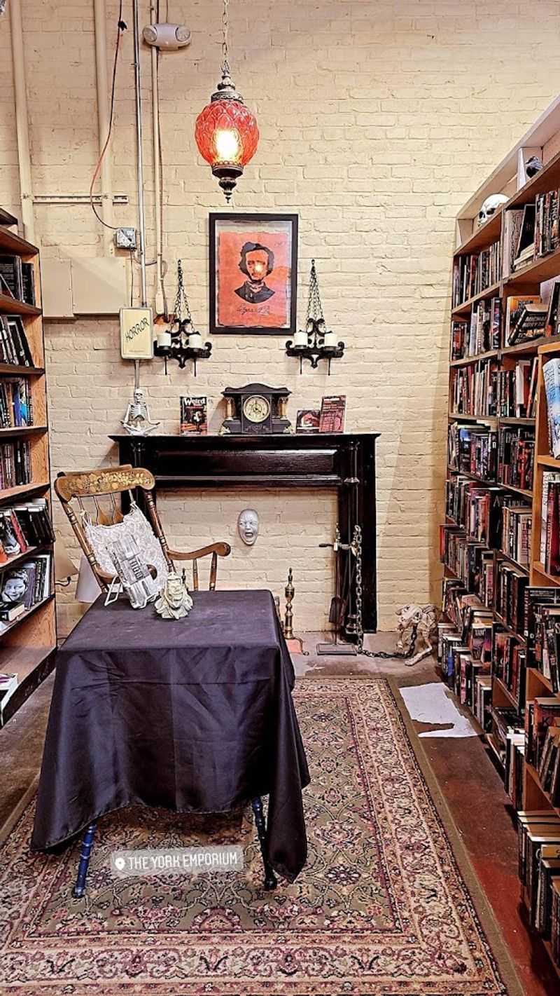 A Space That Photographers and Romantics Have Noticed A Space That Photographers and Romantics Have Noticed