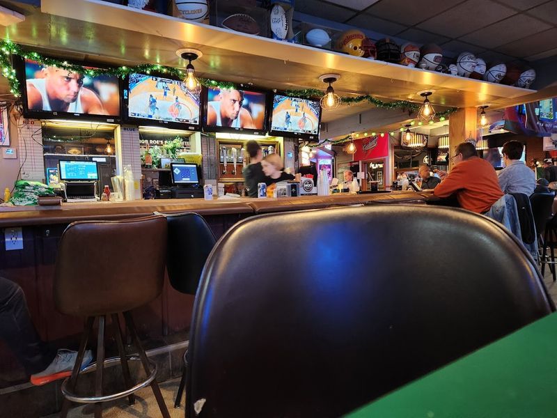 A Sports Bar Atmosphere Done Right A Sports Bar Atmosphere Done Right