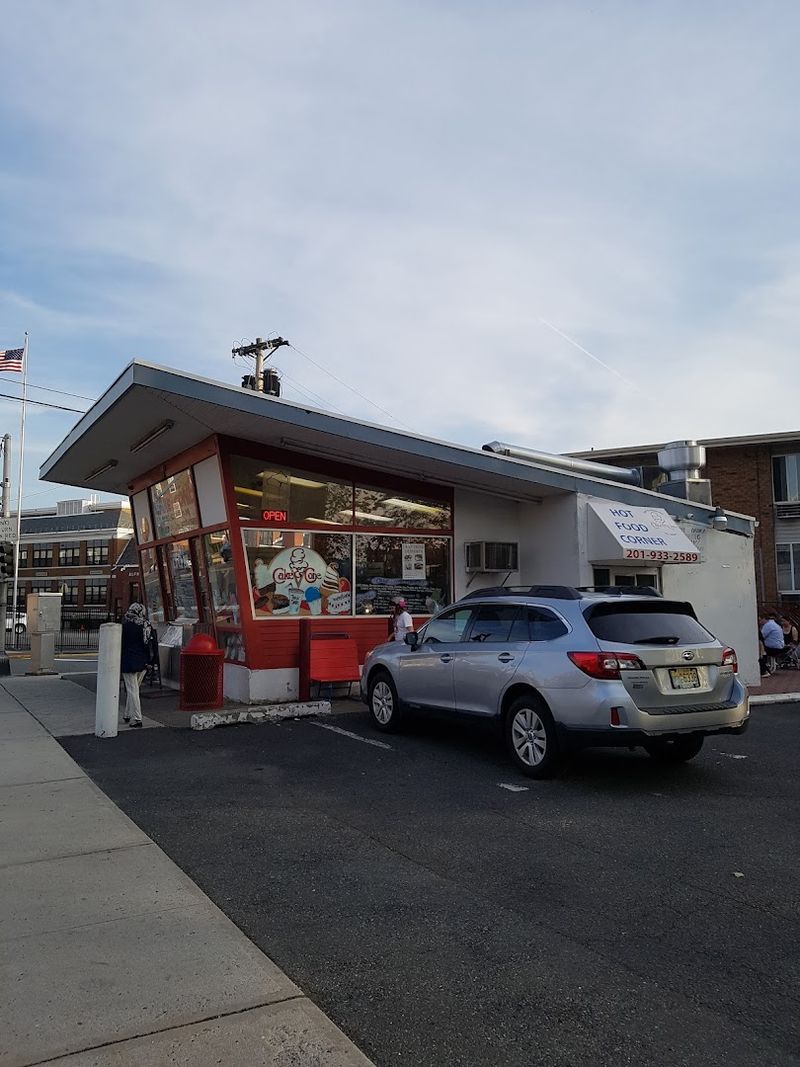 A Spot That Feels Like a True Mom-and-Pop A Spot That Feels Like a True Mom-and-Pop