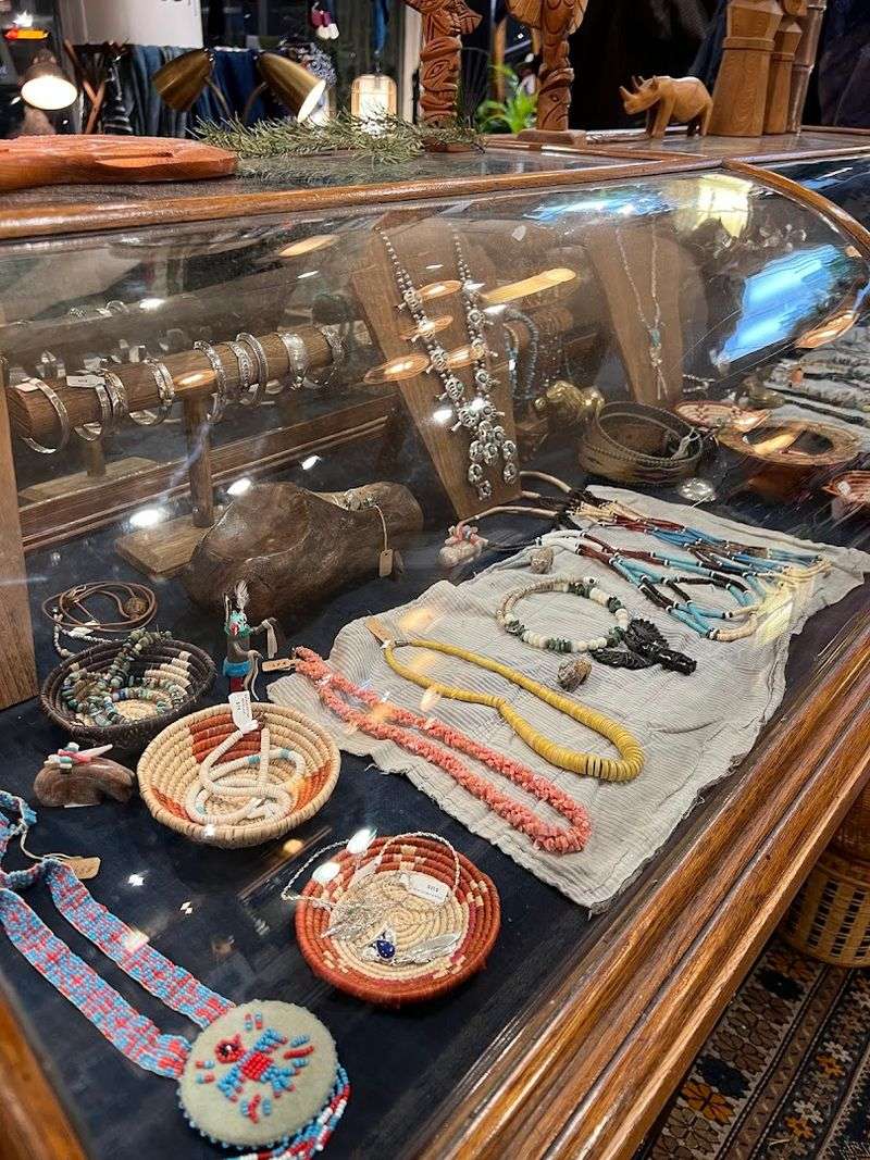 Accessories That Add Depth to Any Wardrobe