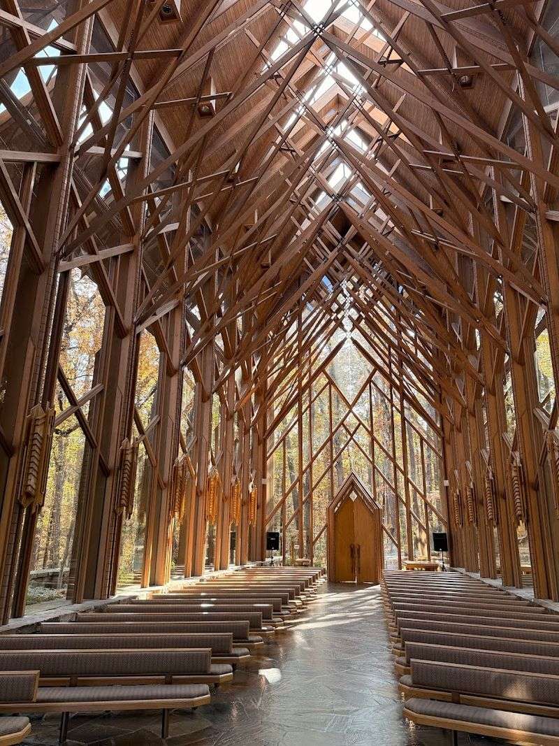 Anthony Chapel and Its Floor-to-Ceiling Glass Architecture