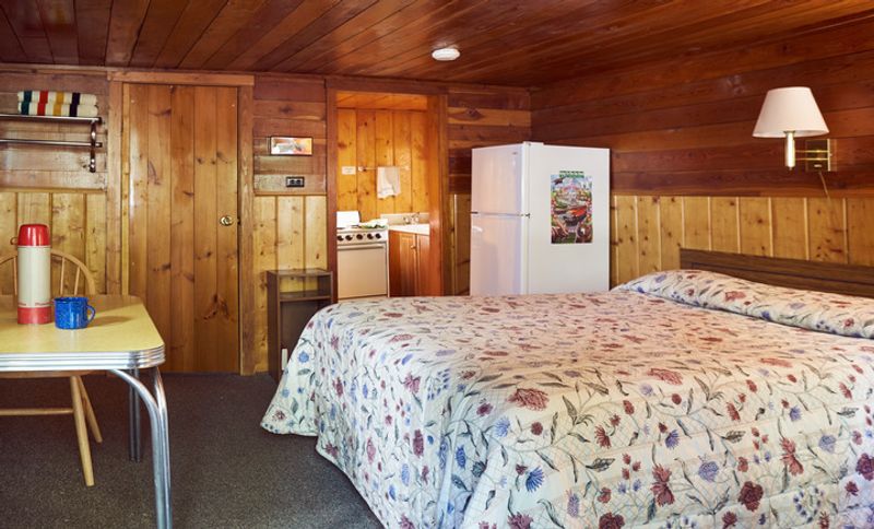Apgar Village Lodge (Apgar Village, Montana) Apgar Village Lodge (Apgar Village, Montana)