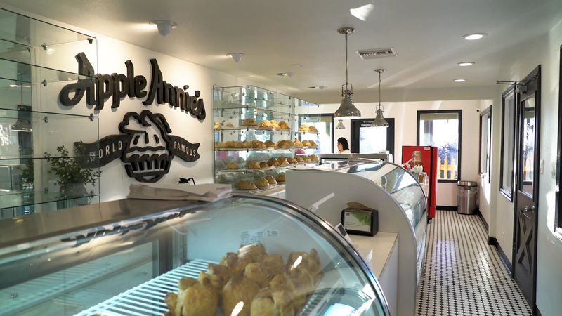 Apple Annie’s Bakery & Restaurant, Oak Glen, California