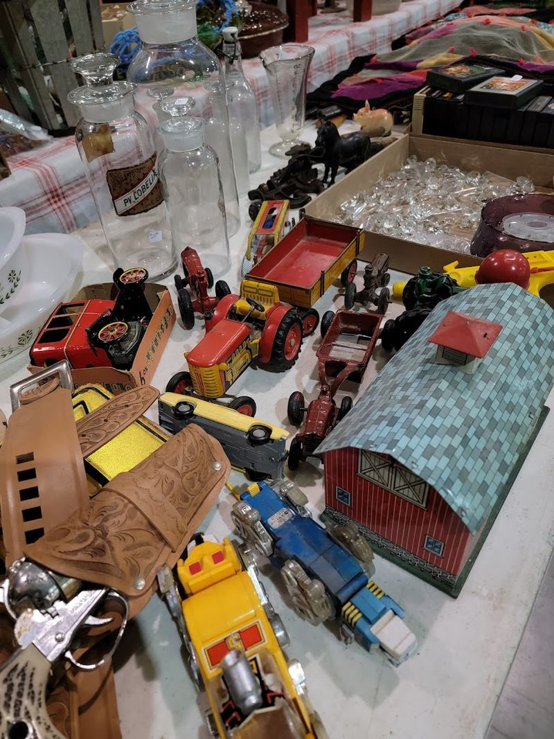 Best Items to Hunt For as a Collector Best Items to Hunt For as a Collector