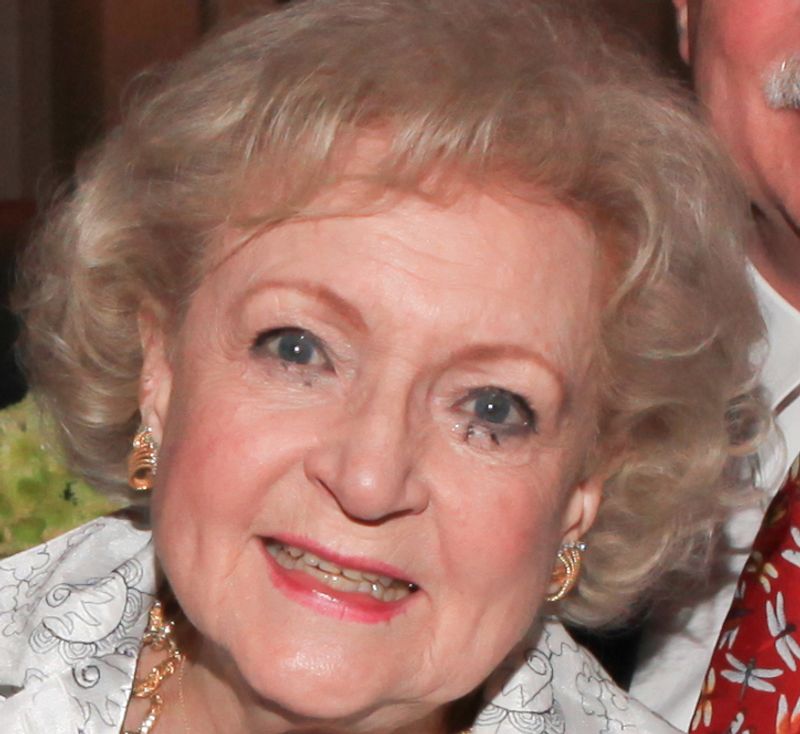 Betty White (1922-2021) Betty White (1922-2021)