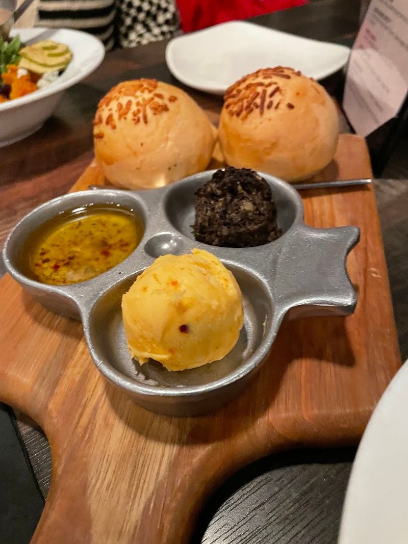 Bread Service as a First Impression