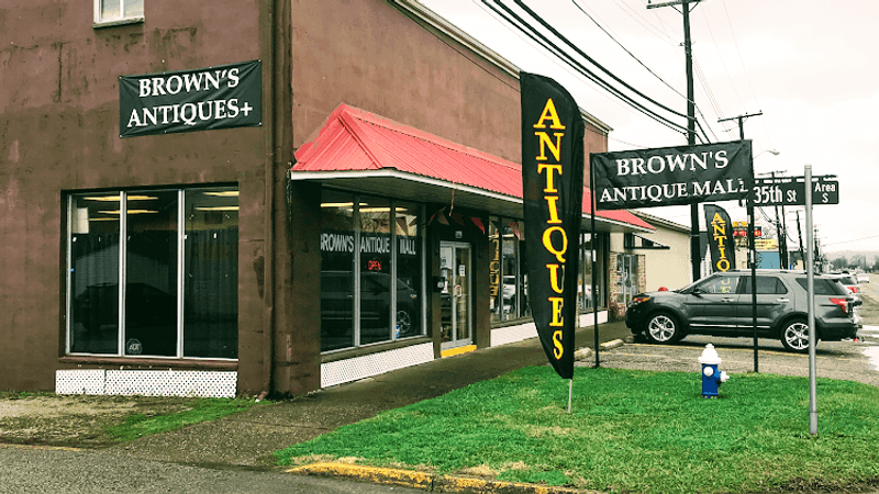 Brown's Antique Mall, Nitro, West Virginia Brown's Antique Mall, Nitro, West Virginia