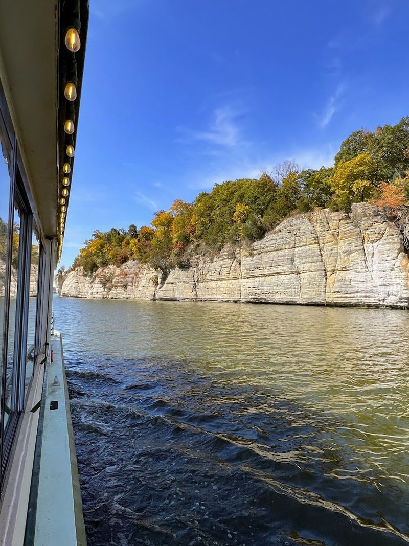 Buffalo Rock and Starved Rock: Scenery Along the Route Buffalo Rock and Starved Rock: Scenery Along the Route