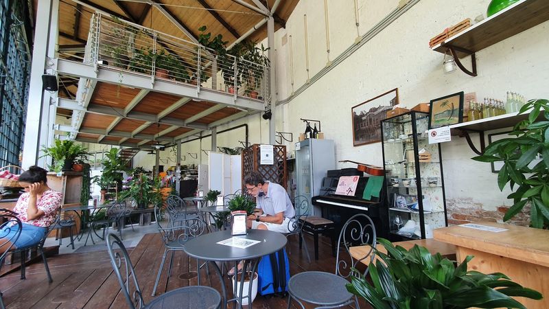 Caffè La Serra, Castello