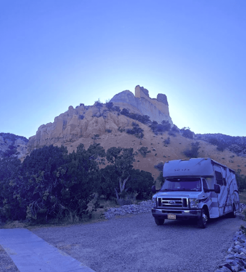 Camping Right Next to the Cliff Camping Right Next to the Cliff