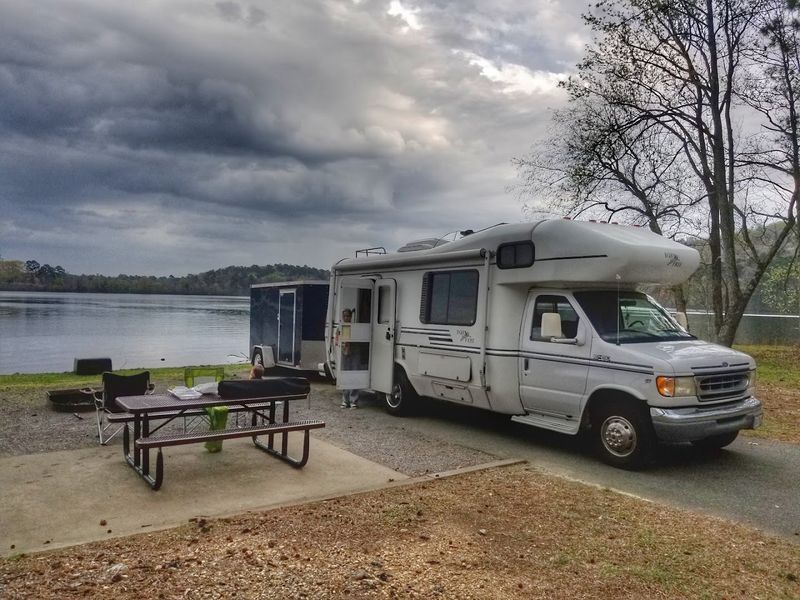 Camping Under the Pines: Sites, Amenities, and What to Expect Overnight