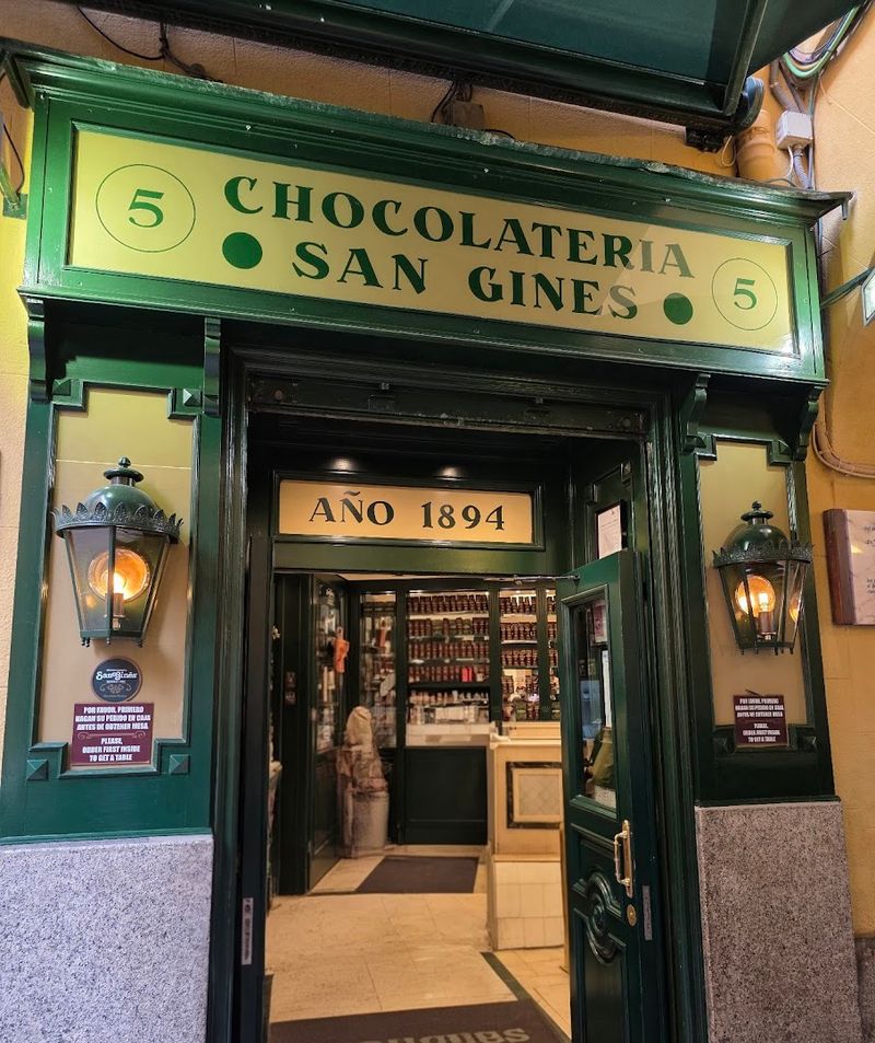 Chocolatería San Ginés, Madrid, Spain Chocolatería San Ginés, Madrid, Spain