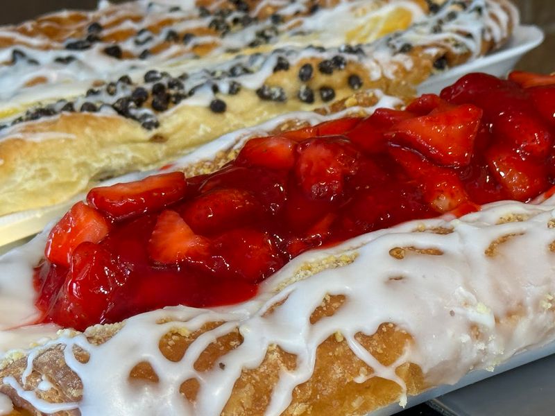 Coffee Cakes, Kolachki, and the Polish-American Pastry Tradition Coffee Cakes, Kolachki, and the Polish-American Pastry Tradition