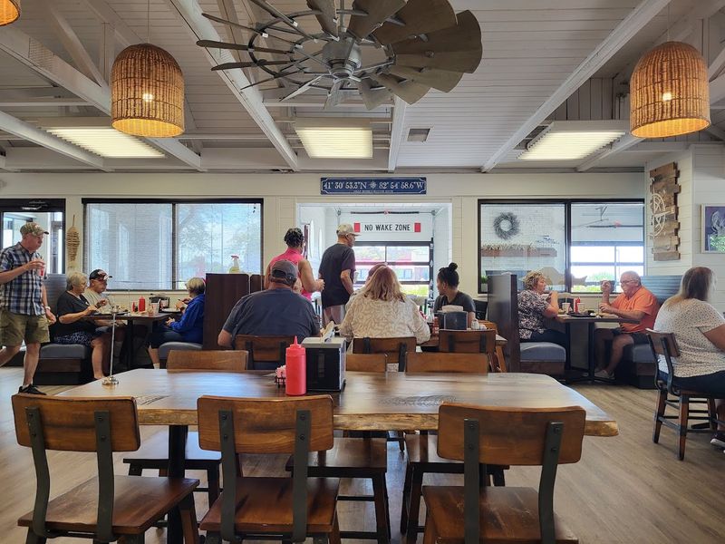Counter Service That Moves Faster Than You Expect