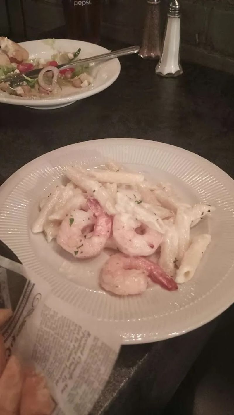 Crab Cakes and Seafood That Punch Above Their Weight Crab Cakes and Seafood That Punch Above Their Weight