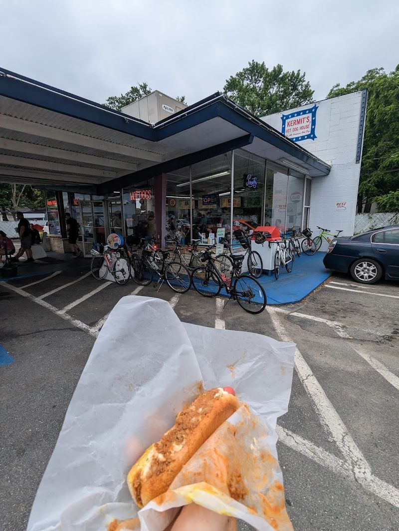 Curbside Service and the Old-School Drive-In Experience Curbside Service and the Old-School Drive-In Experience