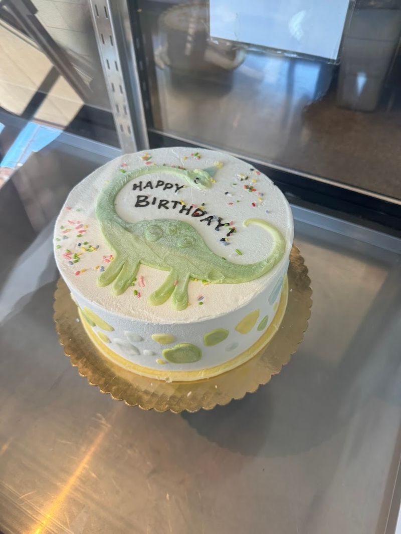 Custom Cakes That Outshine the Grocery Store Version