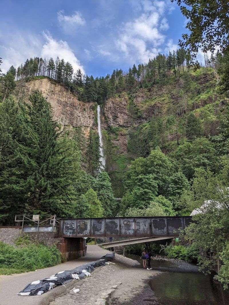 Cycling Through the Gorge
