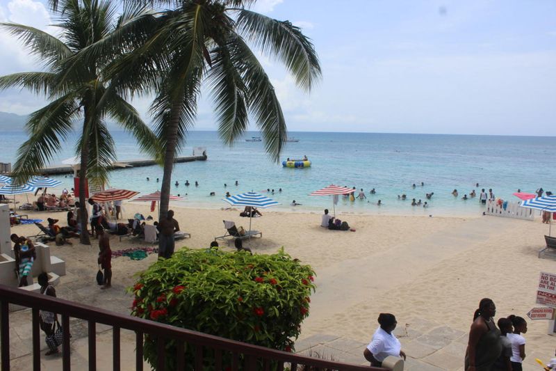 Doctor's Cave Beach - Montego Bay